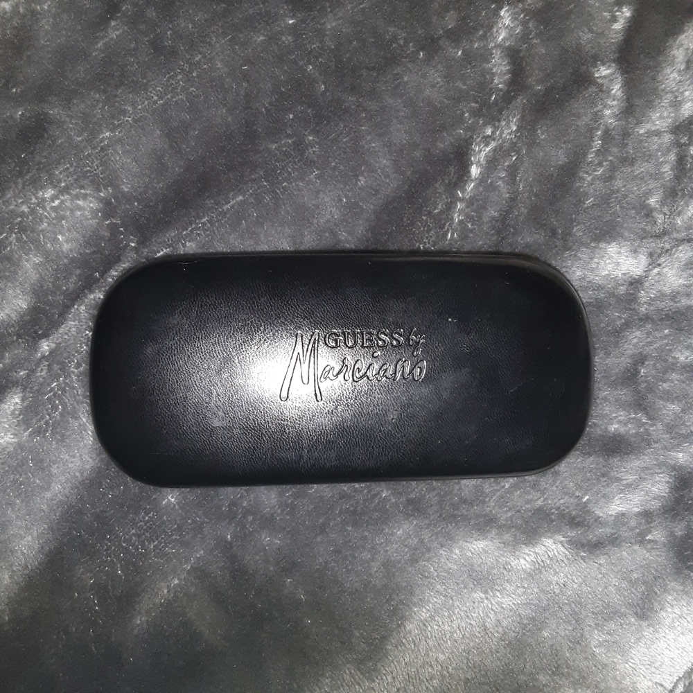 Guess by Marciano Sunglasses Case
